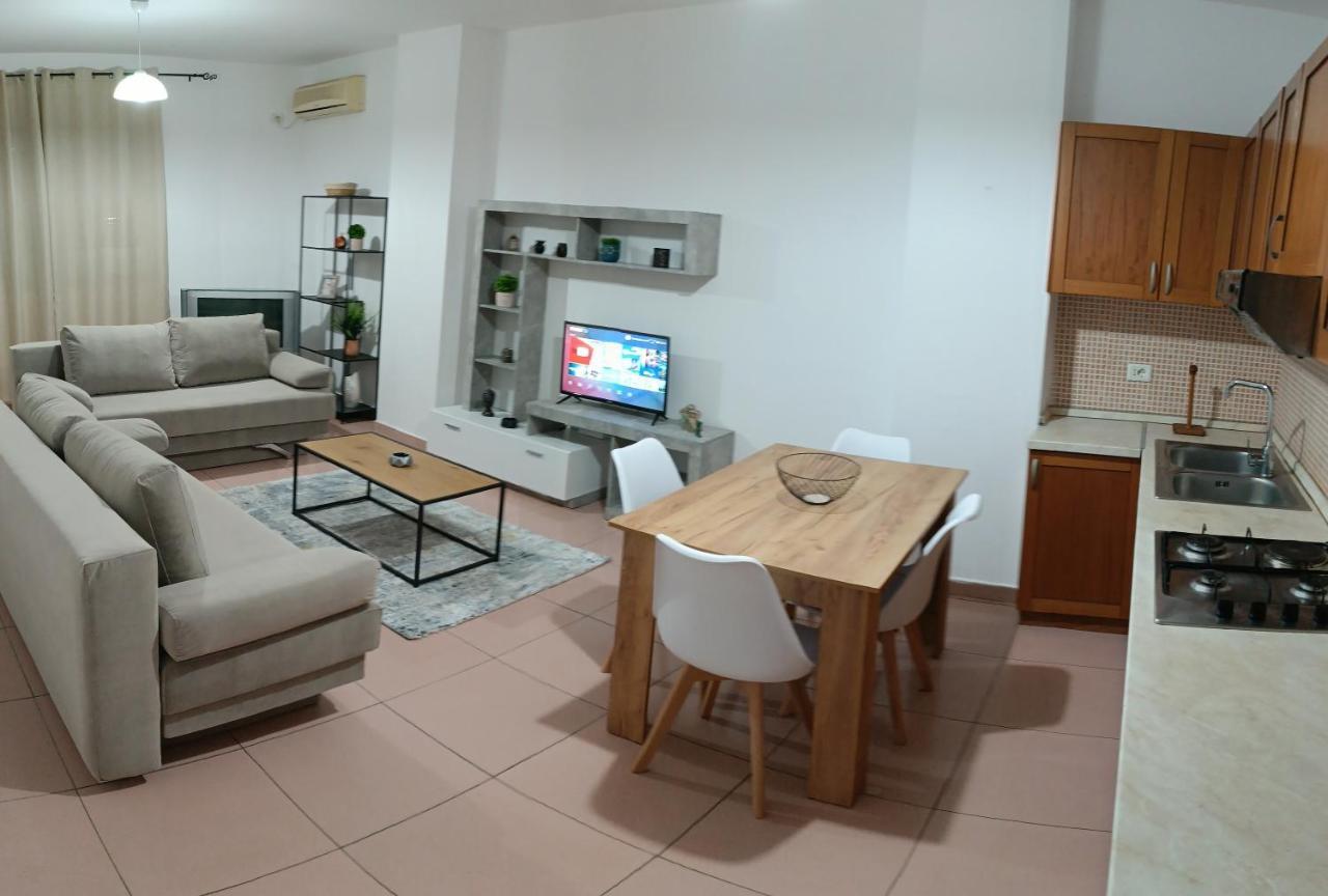 Calm Blue Sea Apartment Durres Bagian luar foto