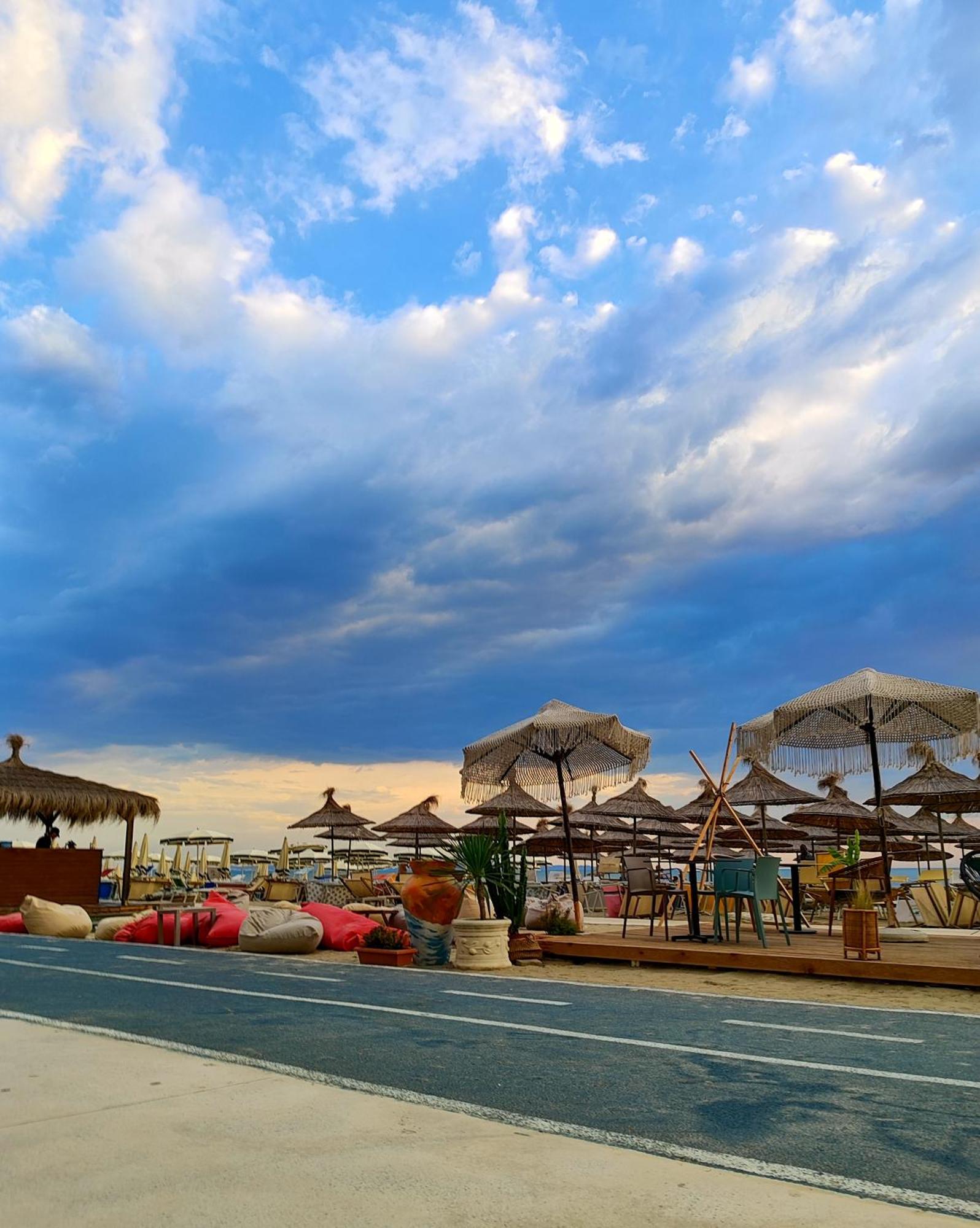 Calm Blue Sea Apartment Durres Bagian luar foto
