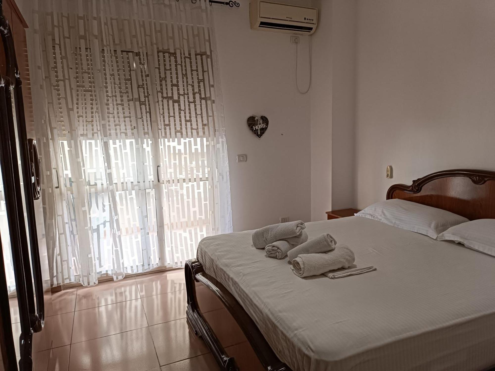 Calm Blue Sea Apartment Durres Bagian luar foto